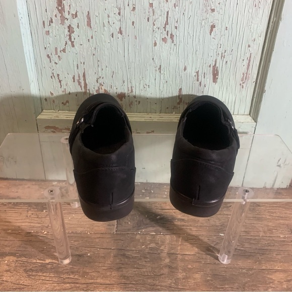 Women’s Easy Street black loafers with a slight heel - Picture 5 of 7